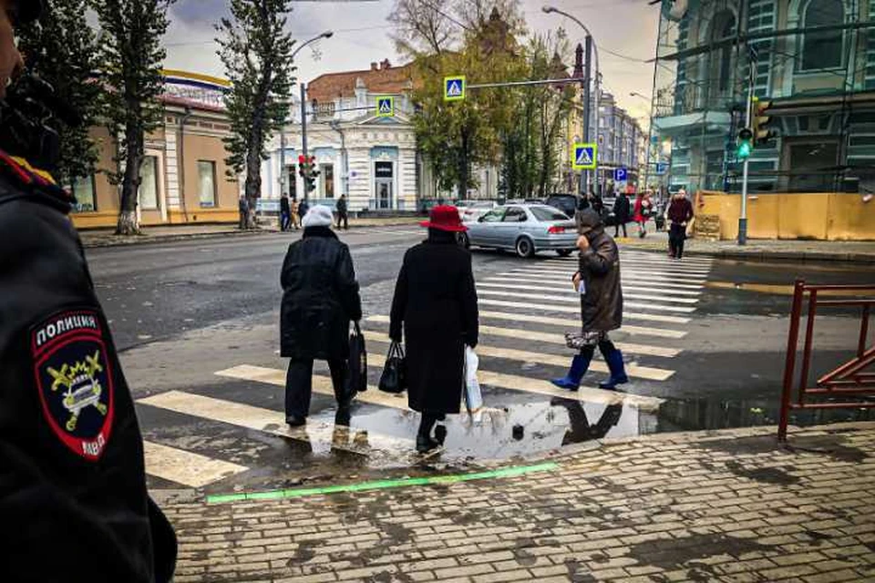 Для тех, кто смотрит в телефон: светофор со светодиодной полосой появился в центре Иркутска