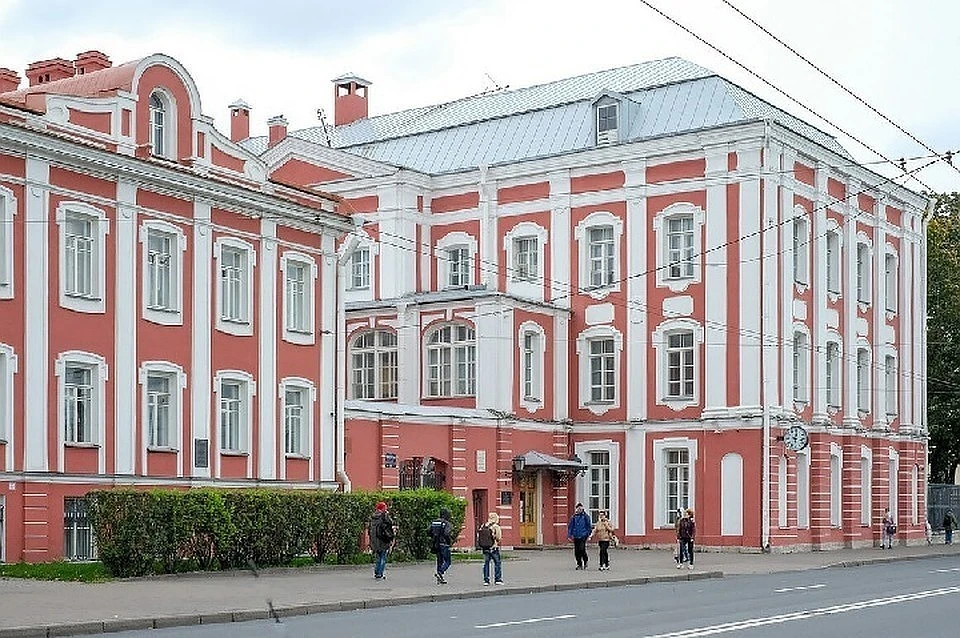 СПбГУ не собирается отказываться от исторических зданий вуза при переезде в Пушкин.