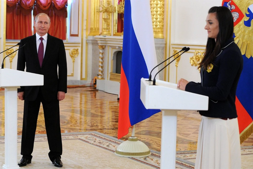 Елена Исинбаева во время каждой встречи с Владимиром Путиным рассказывает ему о проблемах в спорте. Фото: kremlin.ru