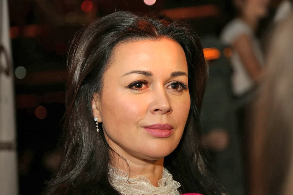 Теперь поклонники Анастасии Заворотнюк будут узнавать новости о состоянии ее здоровья от родных актрисы.