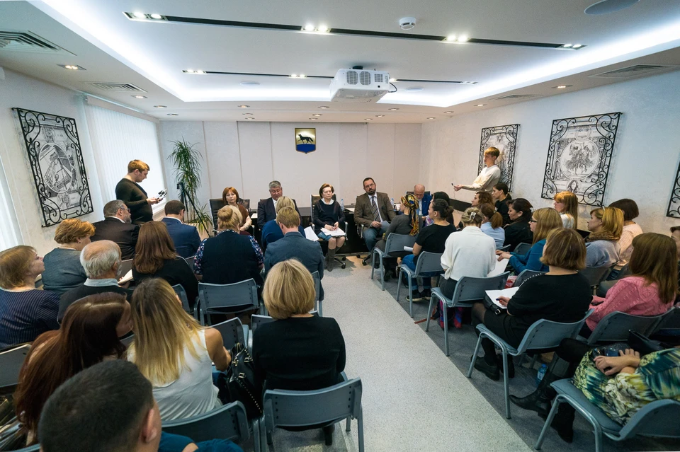 В Сургуте прошла встреча губернатора округа с жителями на тему реализации жилищной политики в регионе. Фото с сайта Правительства Югры