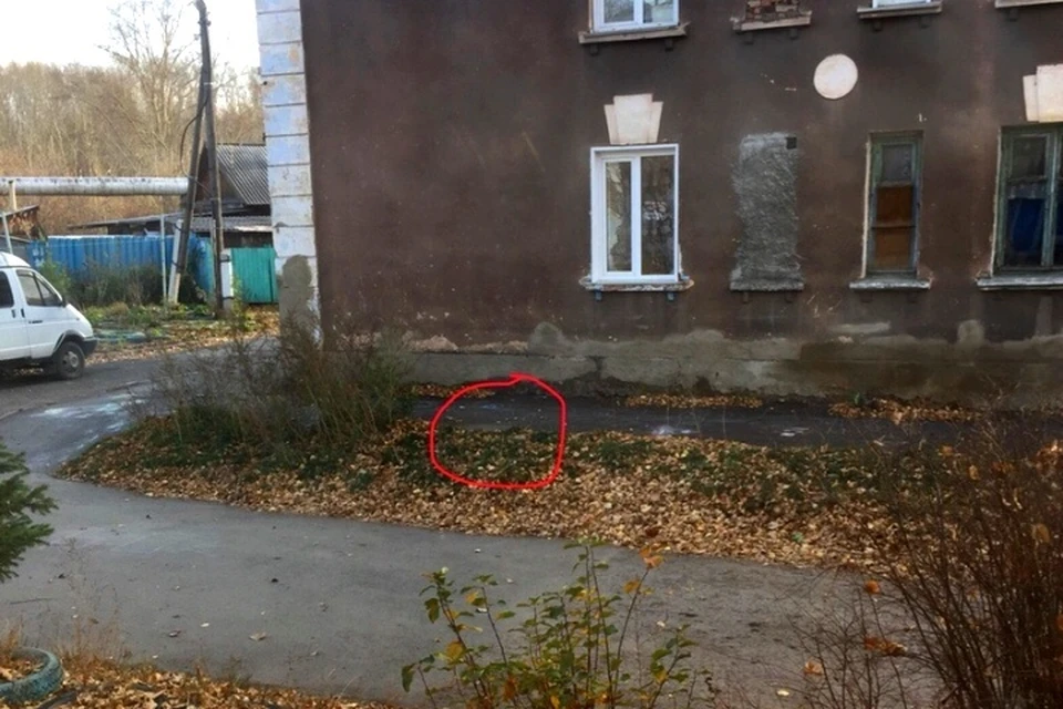 4-летний ребенок упал в канализационный колодец в Кемерове. ФОТО: vk.com, "Инцидент Кемерово".