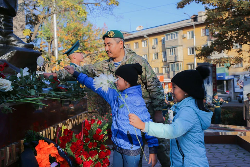 Память об их подвиге будет жить всегда.