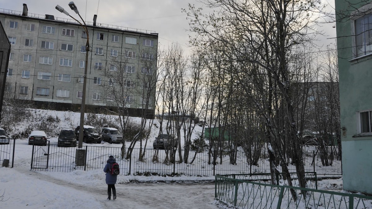 Дорога в школу: какими опасными путями дети в Мурманске ходят на занятия -  KP.RU