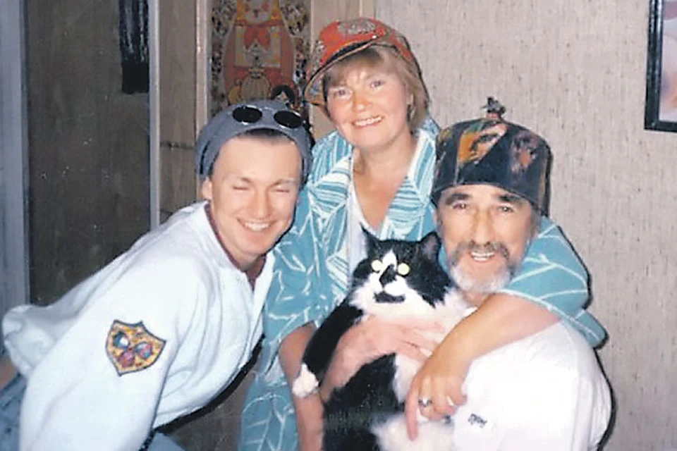 Игорь с родителями, Светланой Сориной и Владимиром Райбергом. Фото: vk.com
