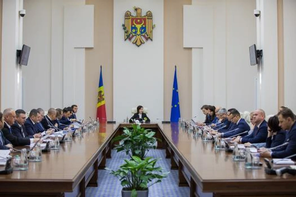 Решение принято: правительство Молдовы во главе с Майей Санду отправлено в отставку