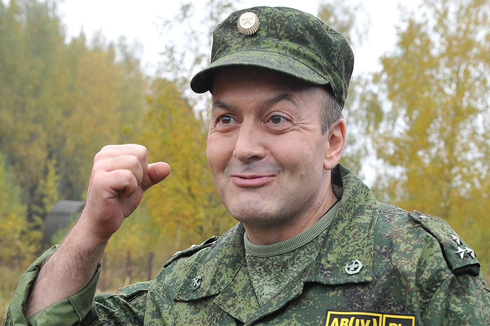 Вячеслав Гришечкин на съемках телесериала "Солдаты", 2011 год.