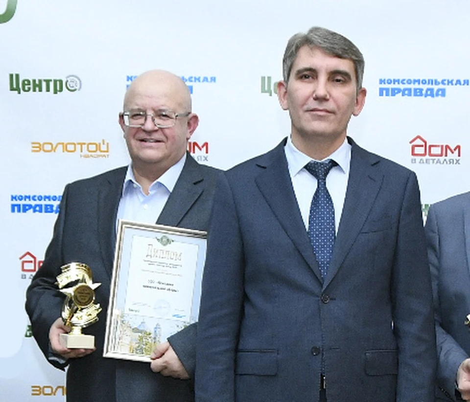 Глава администрации города Дмитрий Миляев вручил награду "Тульский бренд" генеральному директору Юрию Щукину