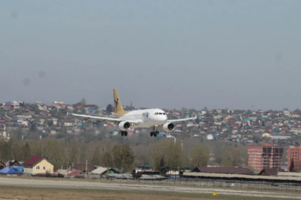 Пилотов Airbus A320 ослепили лазером при посадке в аэропорту Иркутска