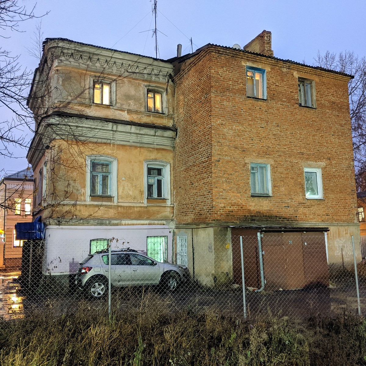 В Туле на трещине, делящей пополам дом, установят гипсовые маячки - KP.RU