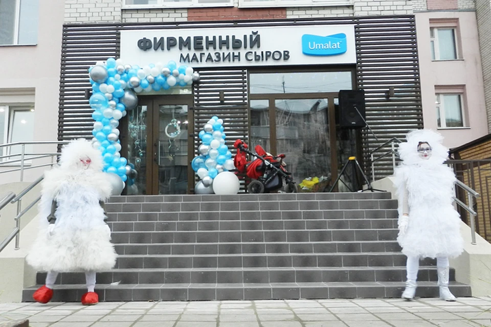 На открытии магазина посетителей ждали сюрпризы.
