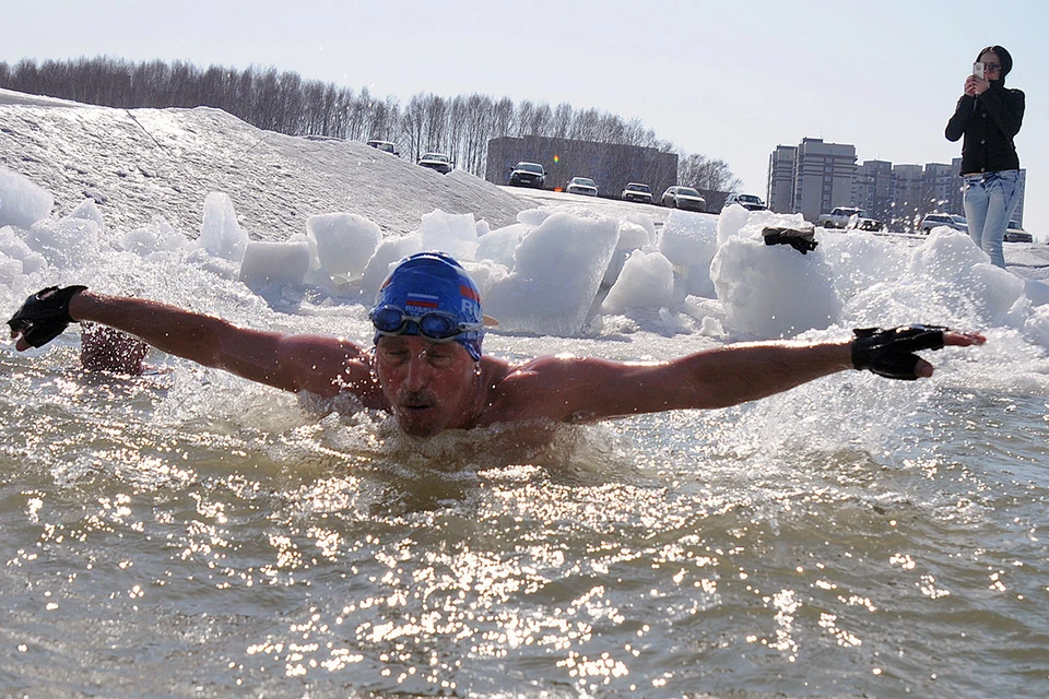 Зимнее плавание - это спорт для отважных и закаленных.