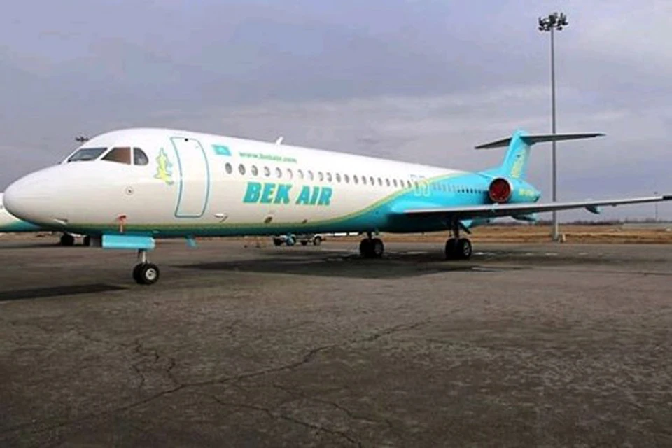 Самолет Fokker казахстанской авиакомпании Bek Air.