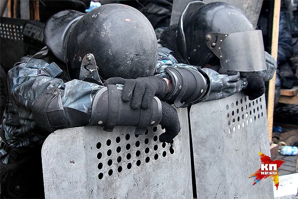 Экс-беркутовцев, обвиняемых в терроризме, передали в Донбасс