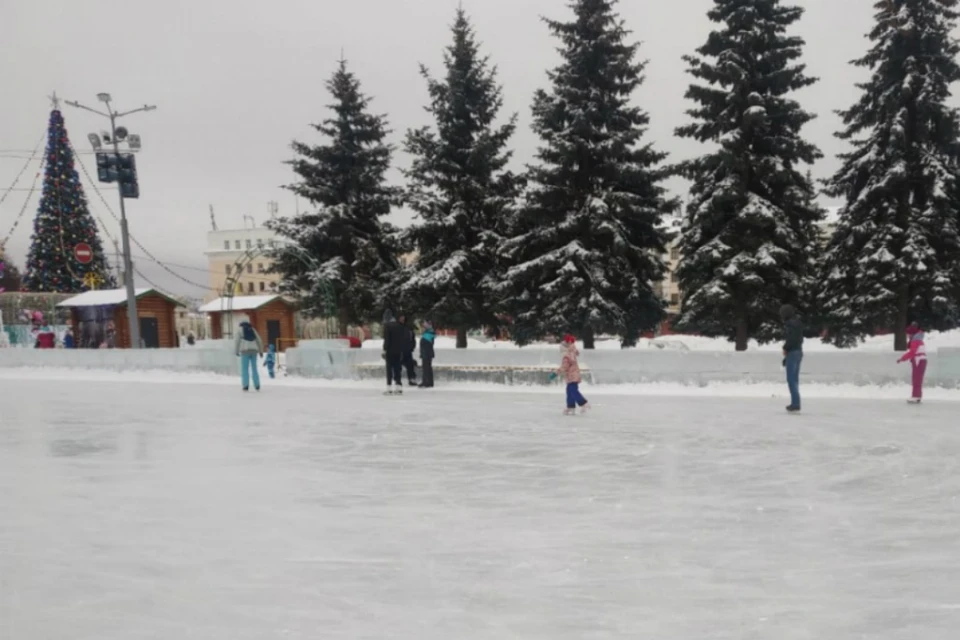 В общей сложности за день общегородские катки посещают около трех тысяч кировчан. Фото: admkirov.ru