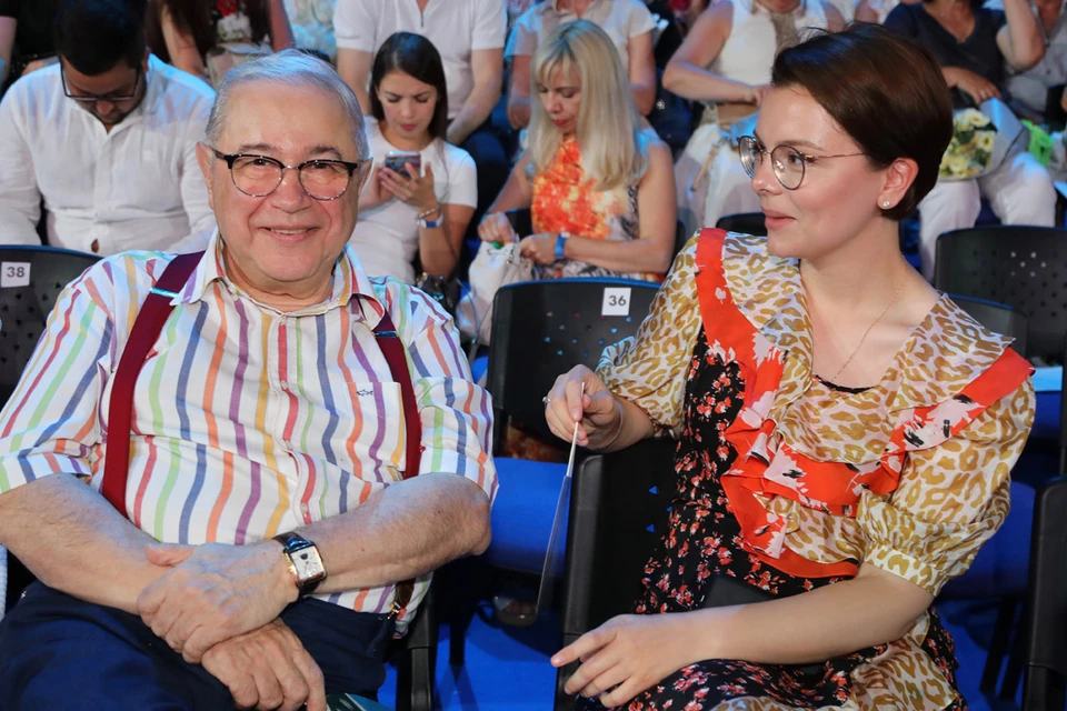 Малую часть своих украшений жена 74-летнего Евгения Петросяна Татьяна Брухунова продемонстрировала подписчикам, выйдя в прямой эфир в Инстаграме.