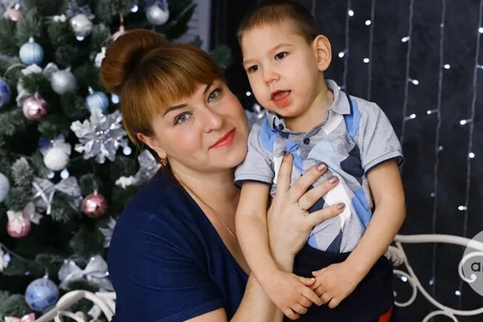 Артур Закиев и его мама Ольга. Фото: Фото: благотворительный фонд "Алеша".