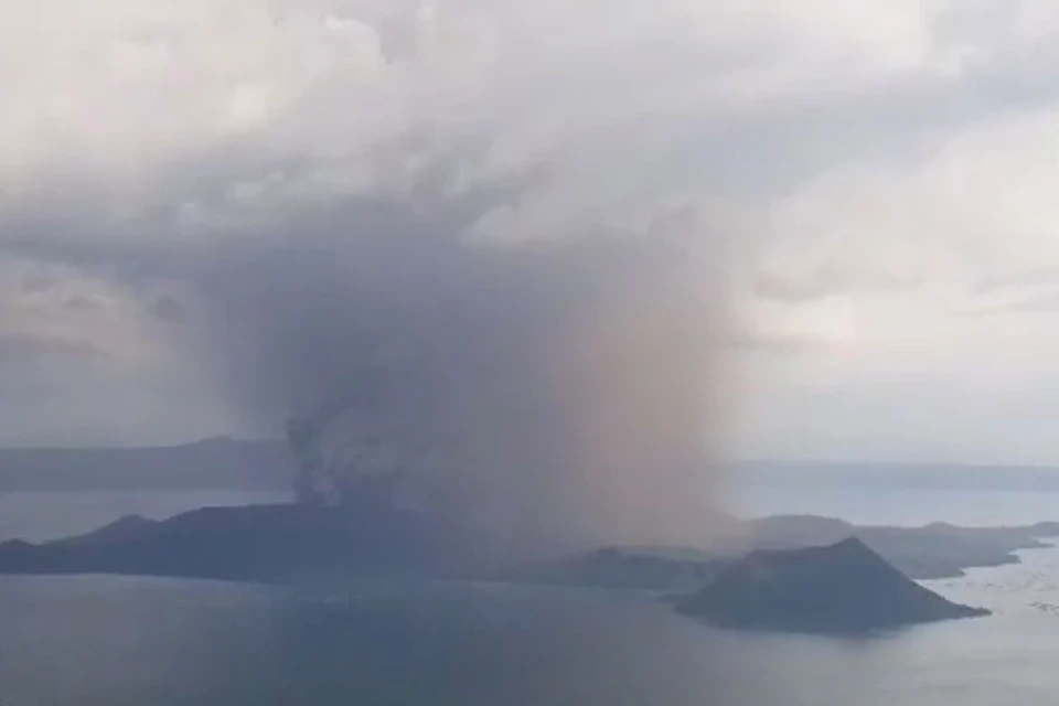 Вулкан Тааль проснулся на Филиппинах, власти начали эвакуацию жителей