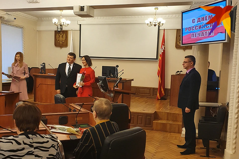 В Смоленске вручили награды журналистам региональных СМИ.