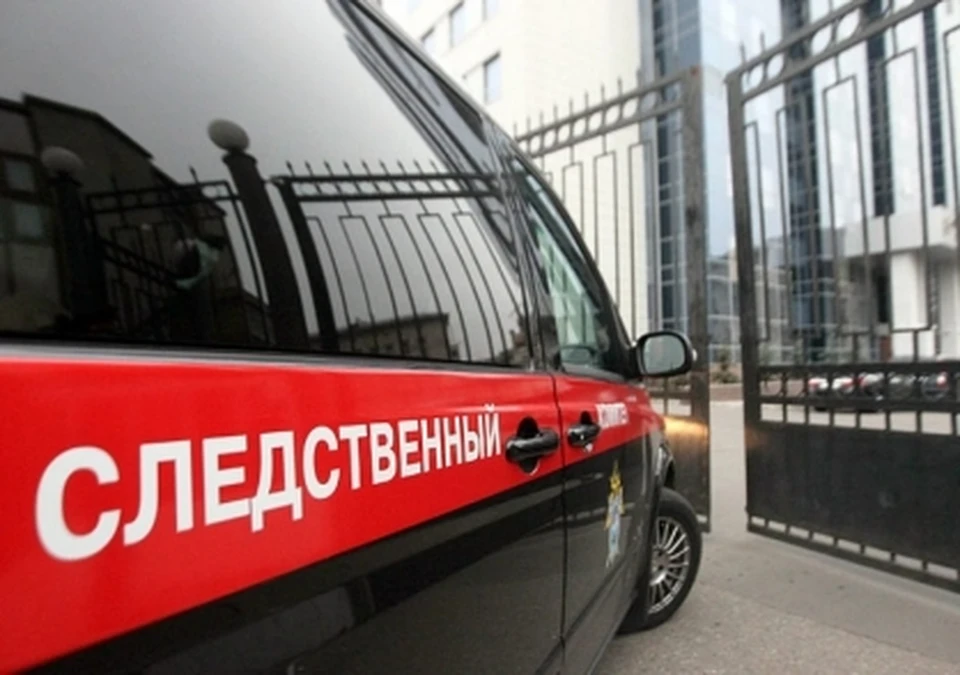 Следователи разберутся, почему пожилая ялуторовчанка мерзнет в разваливающемся бараке. Фото - СКР.