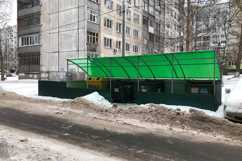 Нижегородцы раскритиковали мусорную площадку с забором во дворе на улице Тропинина ФОТО: Елена Зазнобина