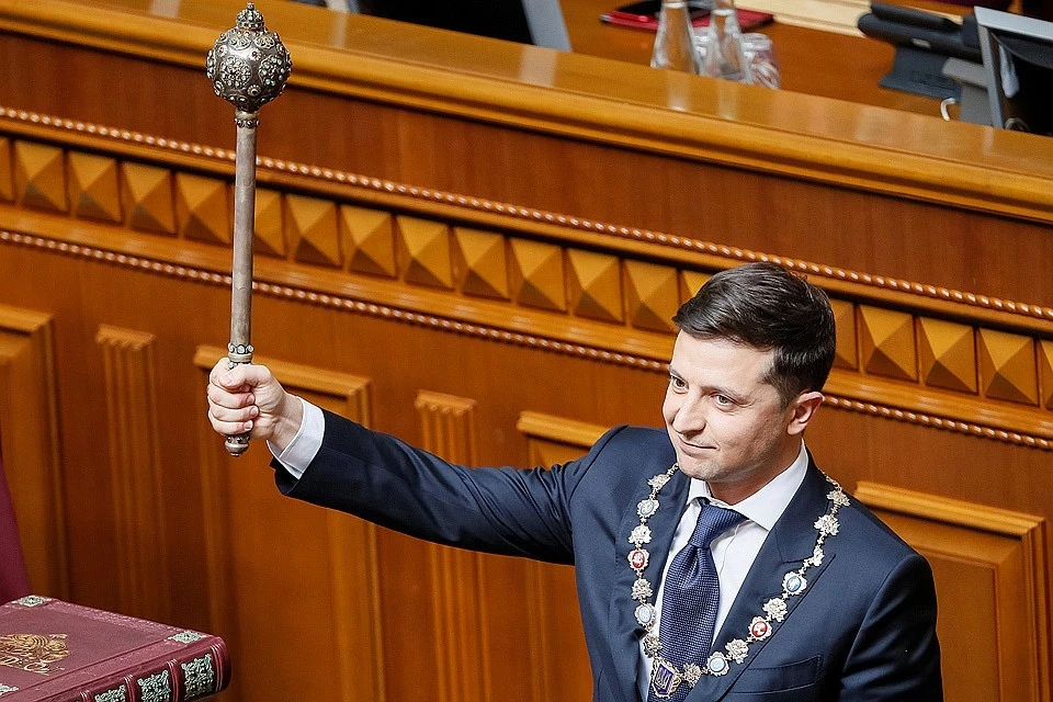 Заявление об отставке Гончарук подал не в Раду, как положено, а президенту