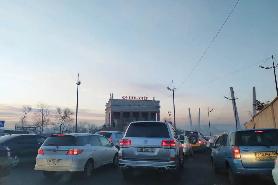 Пробки осложнили движение во Владивостоке с утра