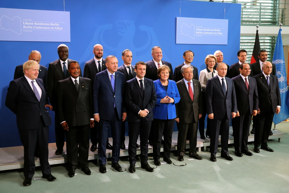 Французский лидер и канцлер ФРГ "потеряли" Путина на саммите в Берлине