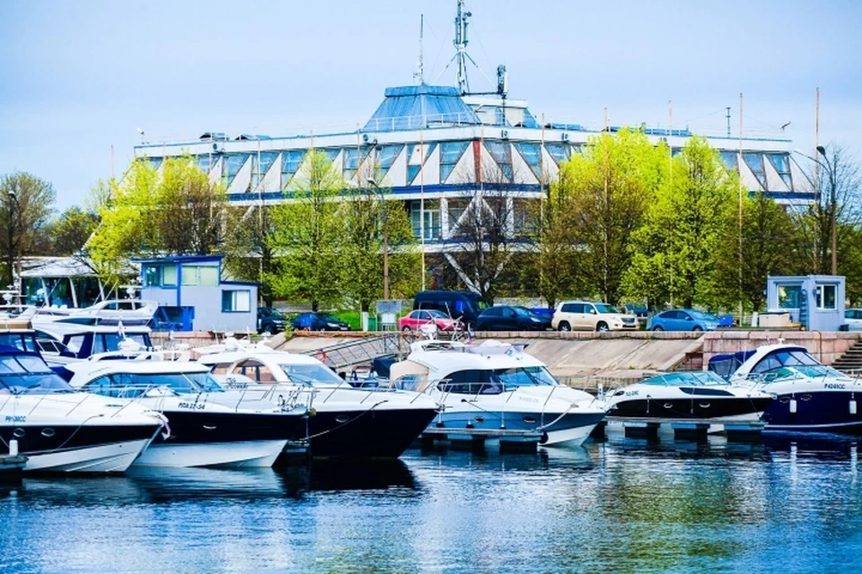 Жалобы горожан о возможной застройке Петровской косы дошли до депутатов ЗакСа Петербурга. Фото: vk.com/centralyachtclub