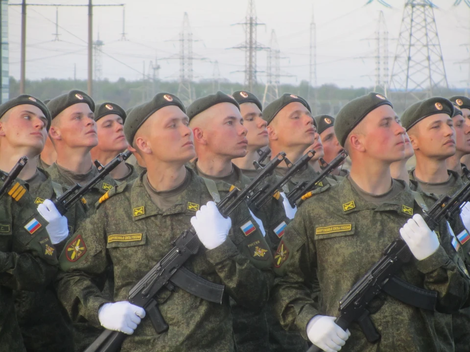 После трех месяцев службы призывники имеют право заключать первый контракт