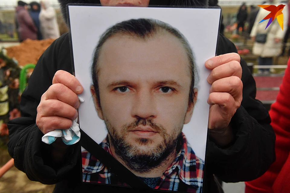 Многие пришедшие на похороны с трудом узнавали Руслана в гробу - так сильно он похудел за 8 месяцев в коме.