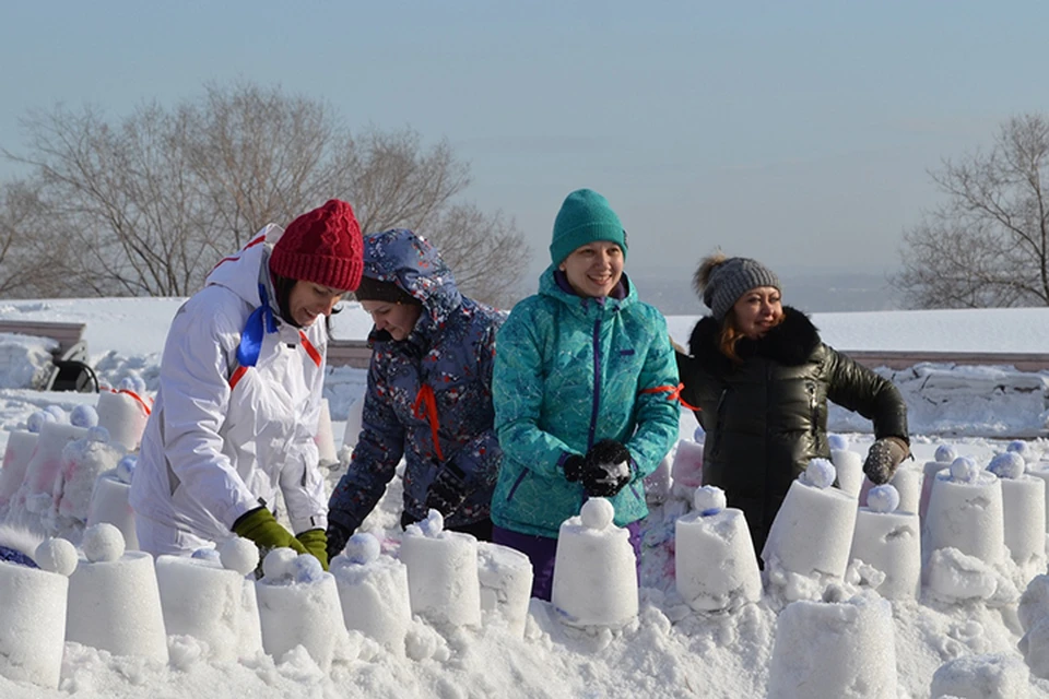 Вооружаемся фантазией и строим снежные крепости! Фото: команда молодежь XXI.
