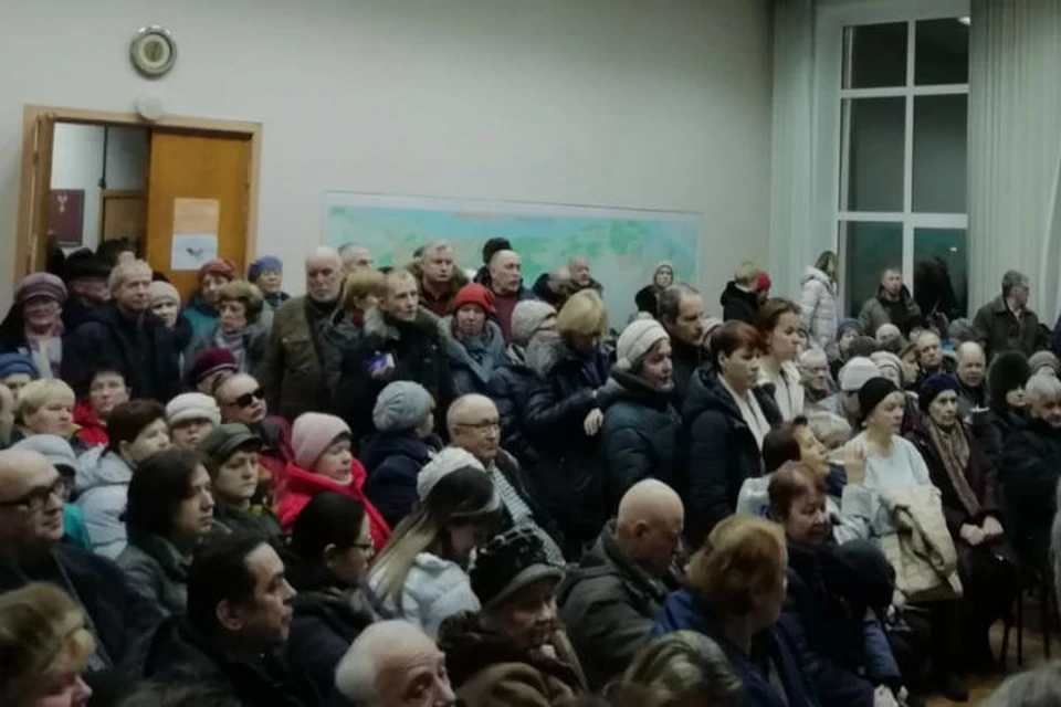 На встречу пришли жители Резинотехники, Нижнего и Среднего поселков. ФОТО: Андрей Мамонтов