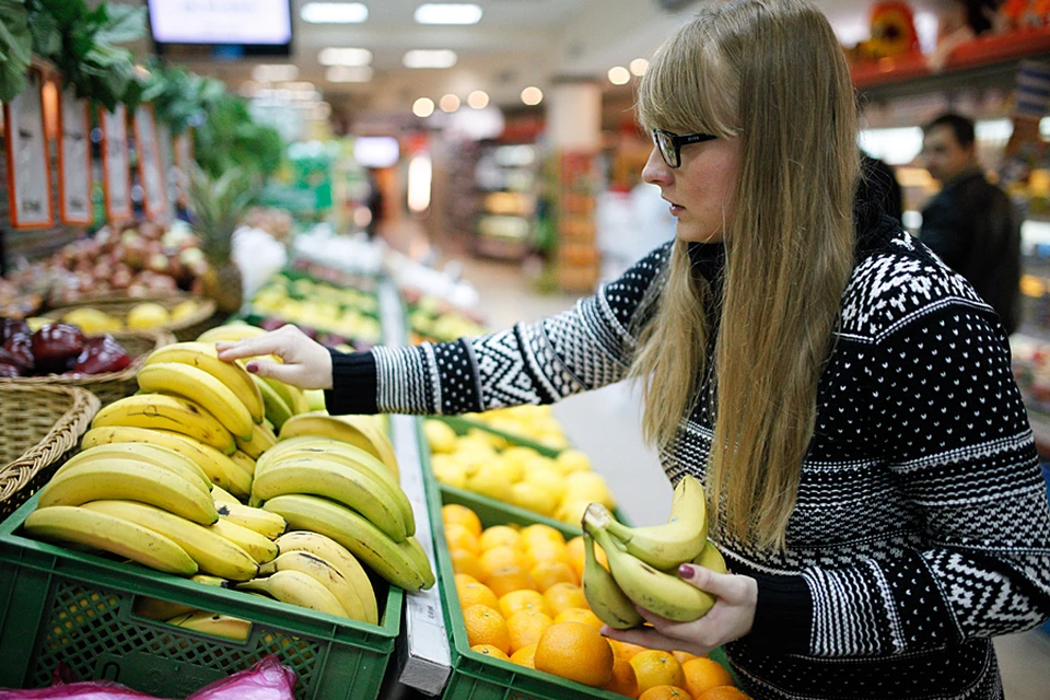 Россияне так любят импортное лакомство, что покупают бананы даже больше родных яблок