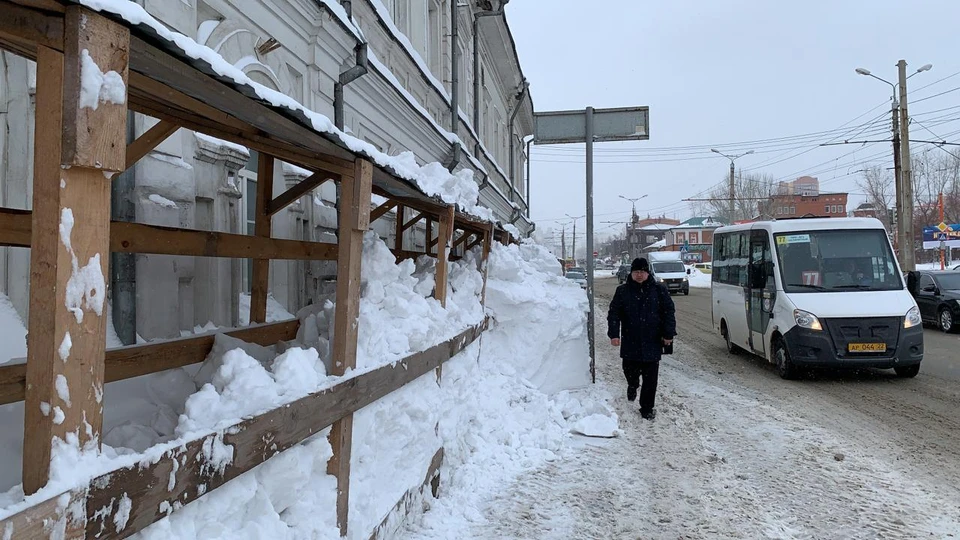 Пешеходный проход в снегу