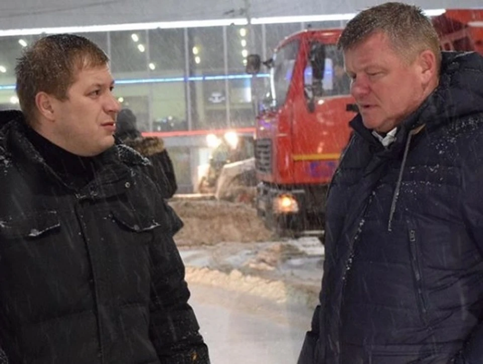 Мэр Саратова вечером выезжал в рейд по уборке снега. Фото - инстаграм Михаила Исаева