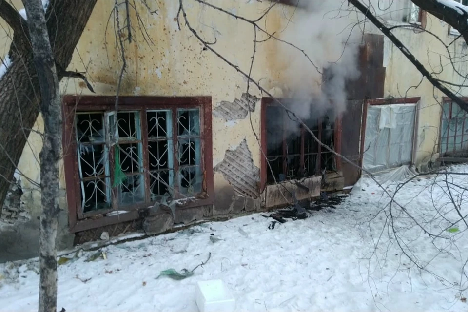 В Хабаровске на улице Ухтомского потушили деревянный дом