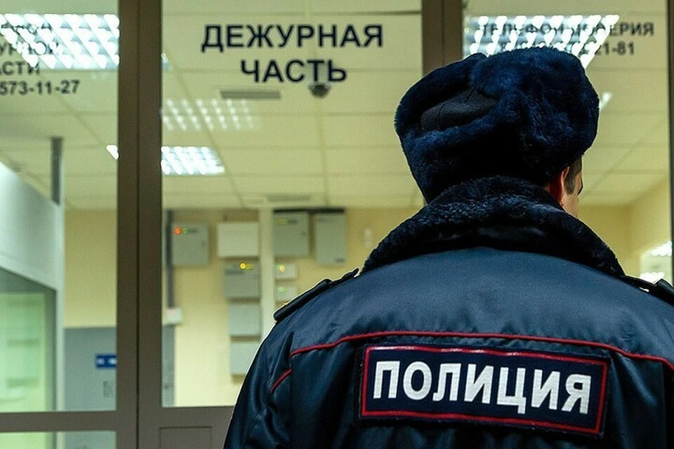 В Краснодаре мужчина украл из автомобиля электроинструменты