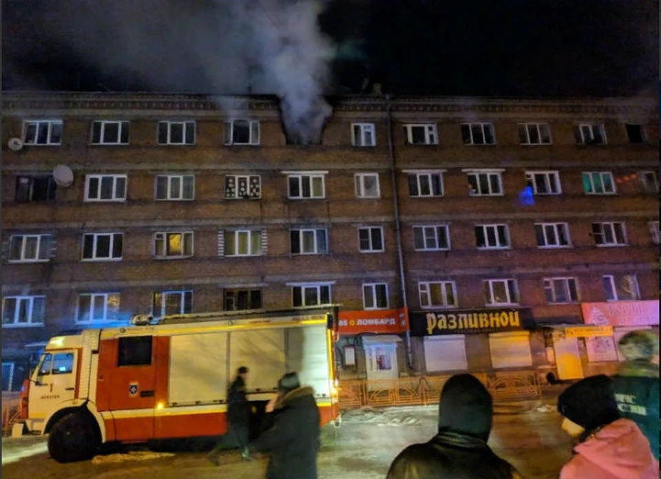 Горит общежитие. Пожар гостиница Сибирь 1995 год Иркутск. Пожар в общежитии Иркутск. Сгоревший пятиэтажный дом.