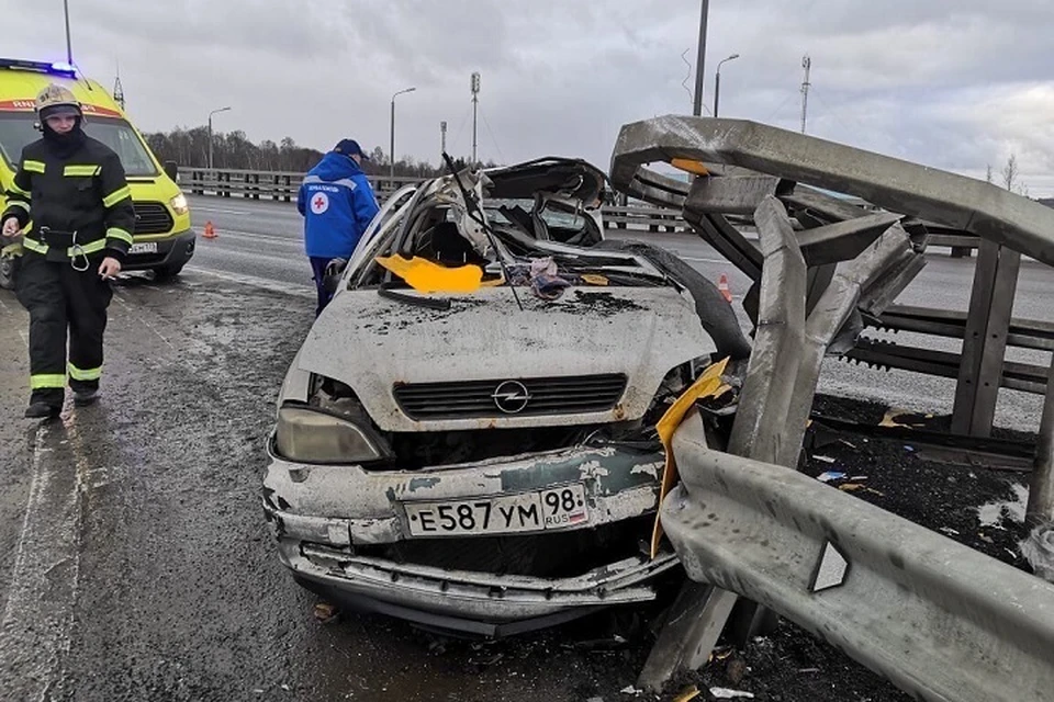 Водитель Opel умер в жестком ДТП на КАД