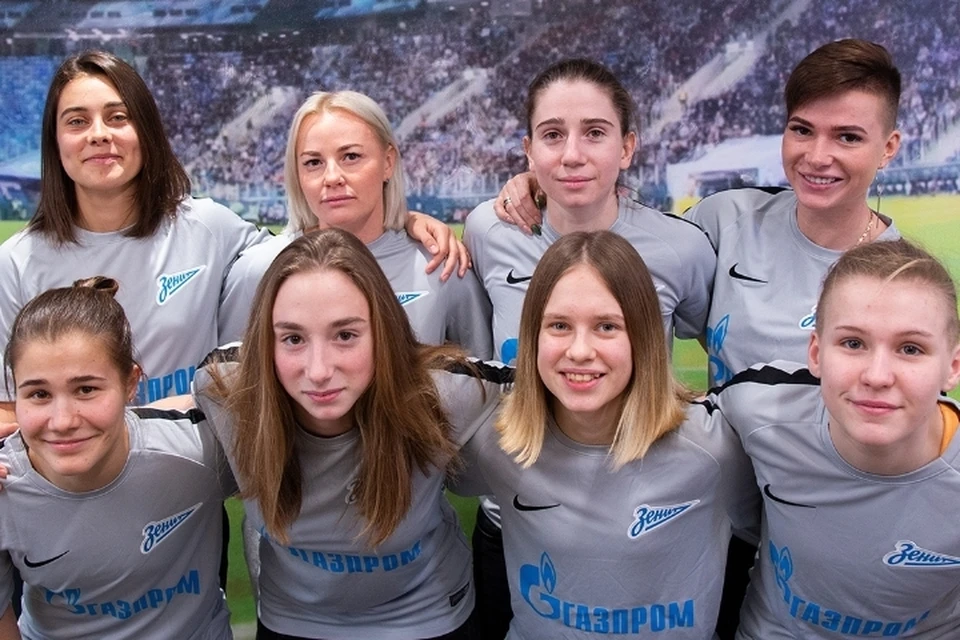 "Зенит" представил болельщикам первых футболисток своей женской команды. Фото: fc-zenit.ru