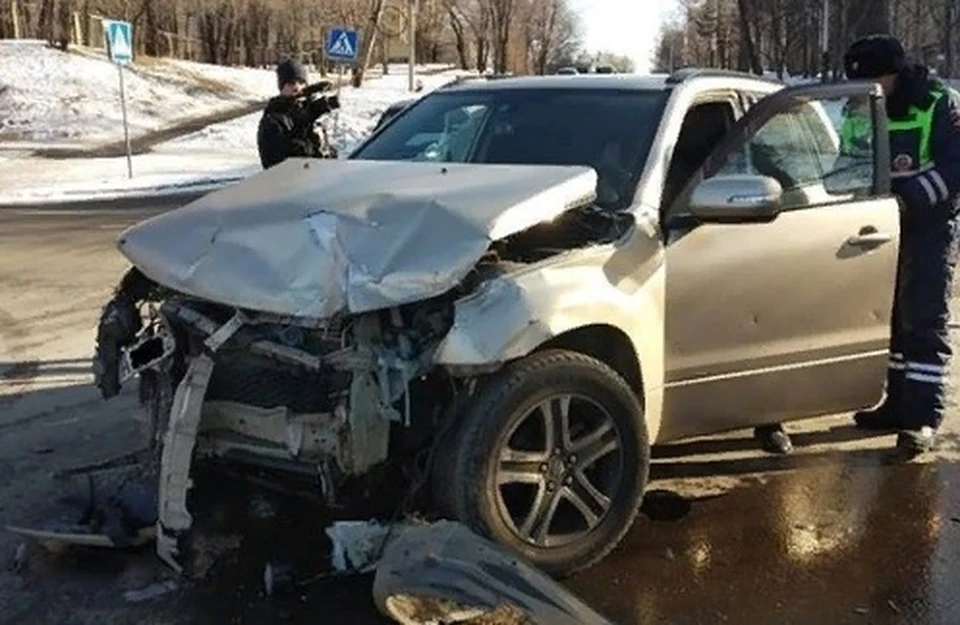 Оба автомобиля нуждаются в серьезном ремонте. Фото очевидцев