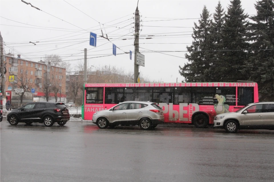 В старых муниципальных автобусах внезапно для пассажиров подняли цены за проезд.