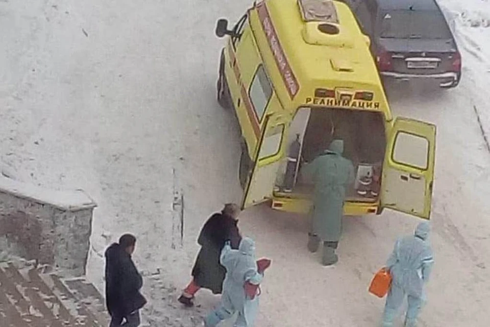В пользу учений говорит тот факт, что так называемая пациентка шла к "скорой" на своих ногах. Фото: "Подслушано Сатка ( по секрету ;)" vk.com