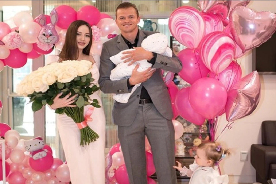 Дмитрий Тарасов забрал жену из роддома. Фото: Instagram Анастасия Костенко