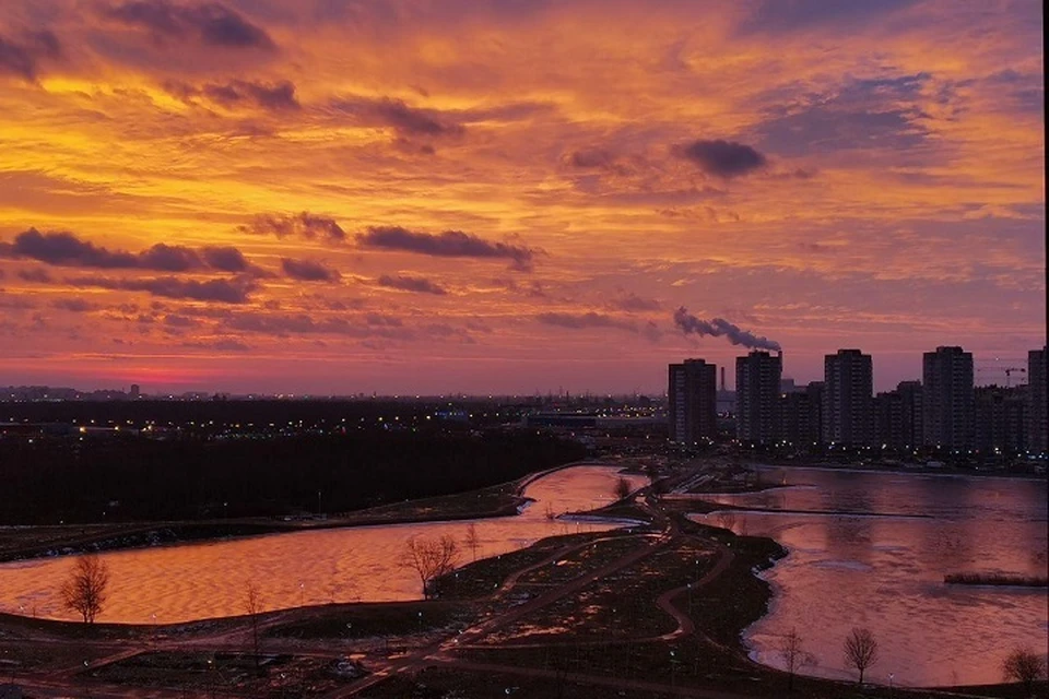 10 февраля над Петербургом был багровый рассвет.