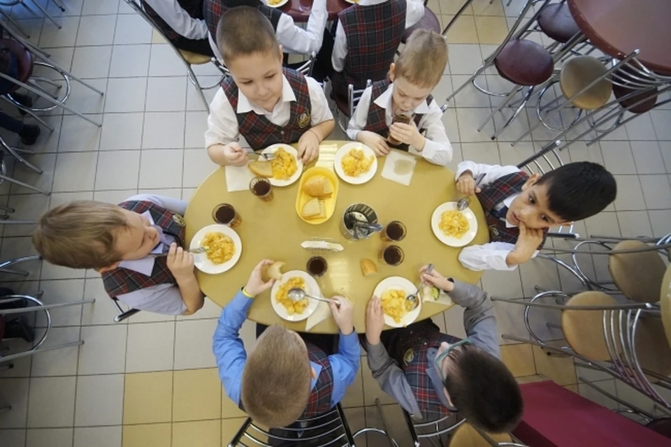 Родители признаются: иногда полноценно ребенок питается только в школе.