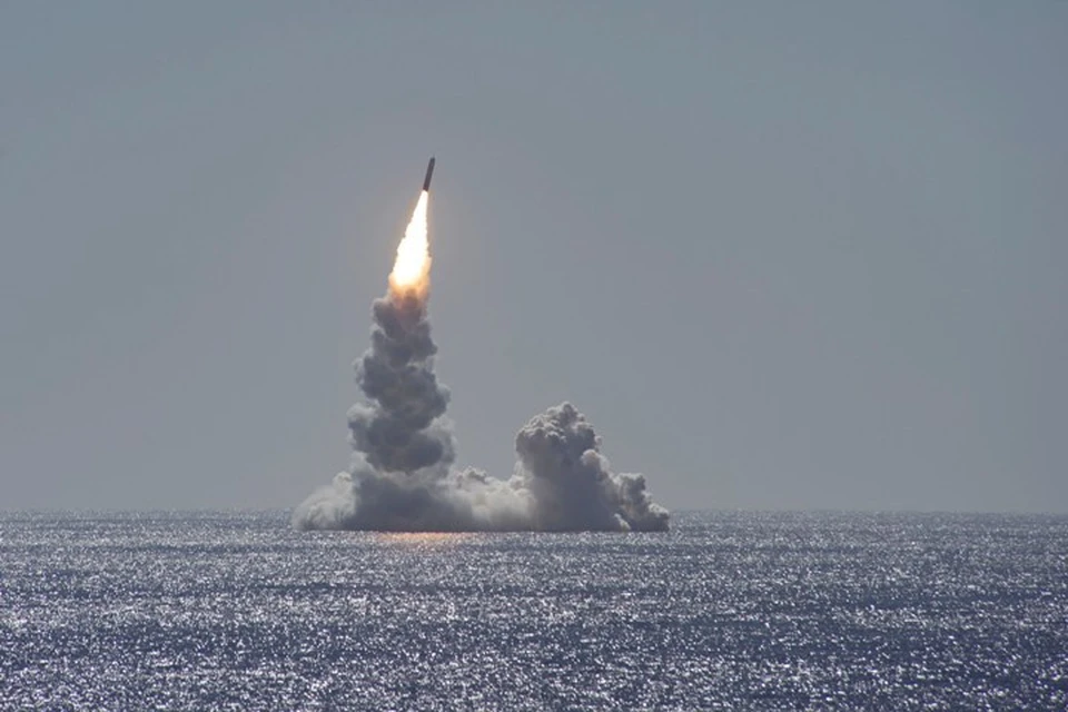 Испытание баллистической ракеты Trident II (D5LE) у берегов Калифорнии