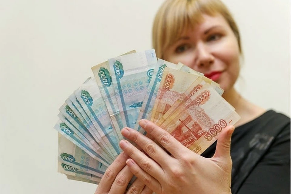 Женщина расплатилась с долгами, чтобы вехать за границу