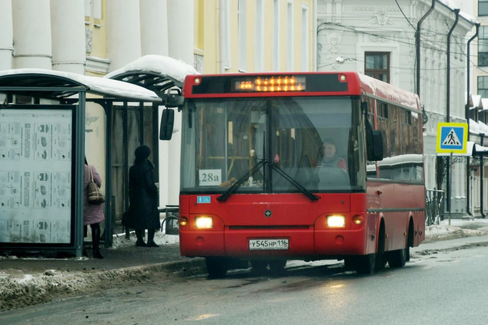 Автобус до казани ярославль. ПАЗ-3237 автобус. ПАЗ 3237 Казань. Городской автобус Казань. Красный автобус Казань.